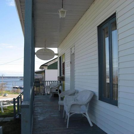 Le Goeland Hotell Tadoussac Exteriör bild
